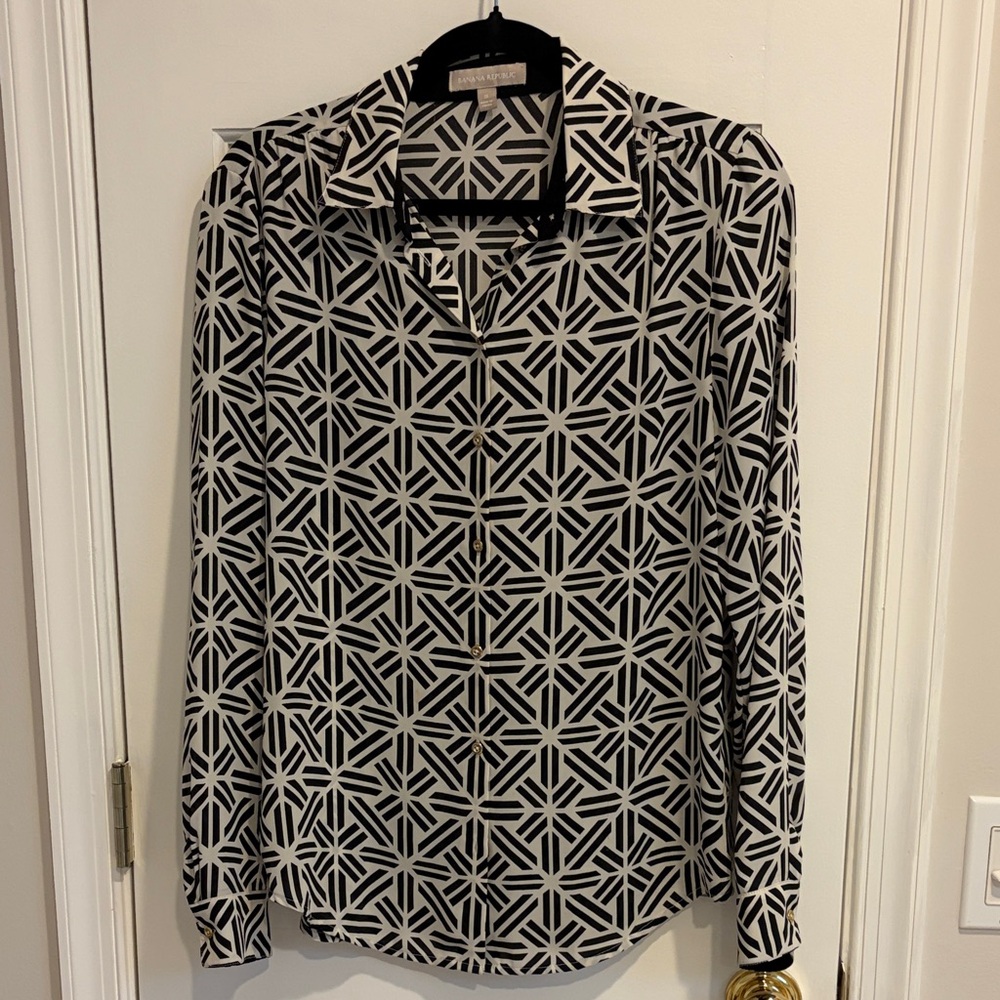 Banana Republic Black and White Geometric Button-Up Blouse